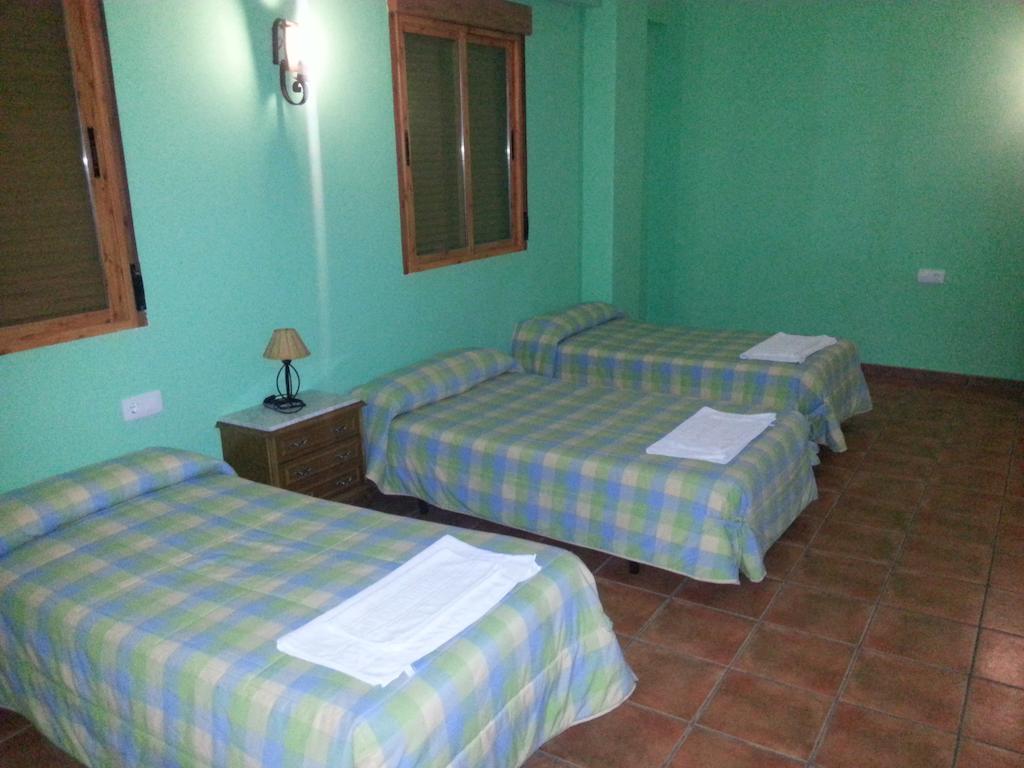 Hostal Las Tres Jotas Hotel Alcaracejos Szoba fotó