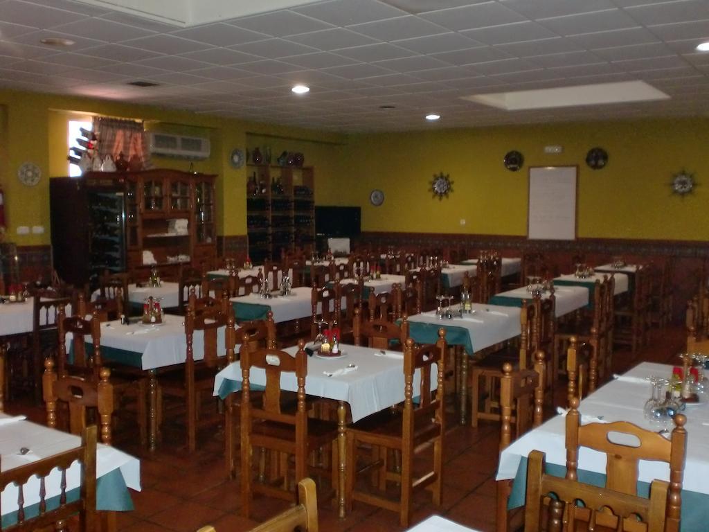 Hostal Las Tres Jotas Hotel Alcaracejos Kültér fotó